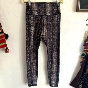CARBON38 VARLEY SNAKE PRINT LEGGINGS SZ SMALL GRAY GYM YOGA RUNNING LIKE NEW EUC